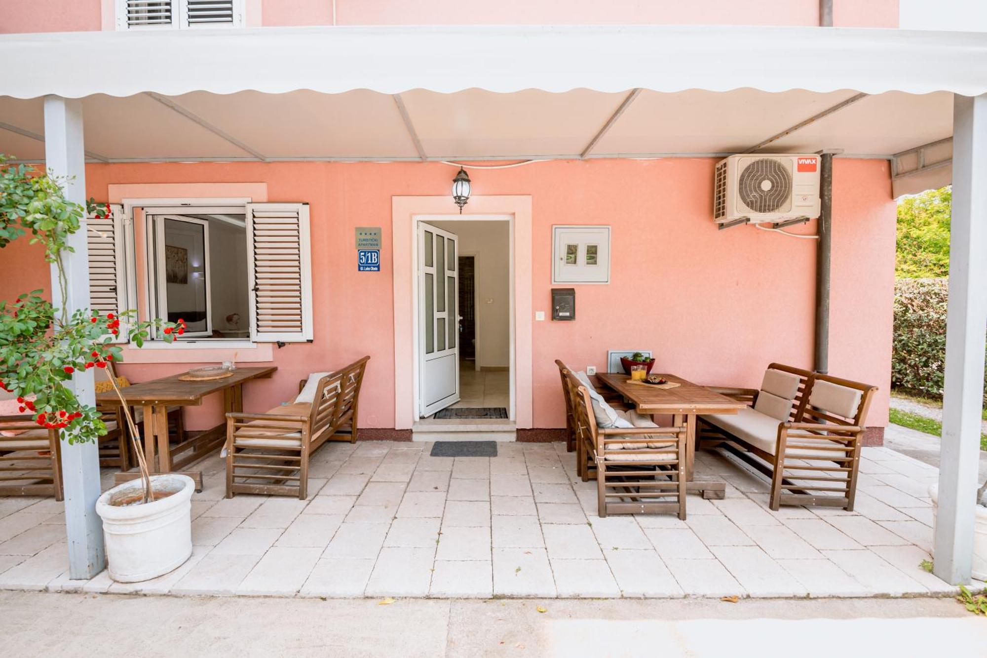 Paunovic * Tivat